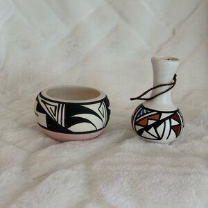 2 Small Mountain Ute Signed Pottery Vases Southwestern